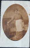 Fotografie tip Carte Postala, Tanara cu sort, 1914