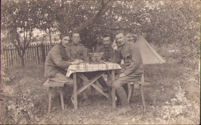 P574 Poză soldați austro-ungari 1917 cu telefon de campanie foto