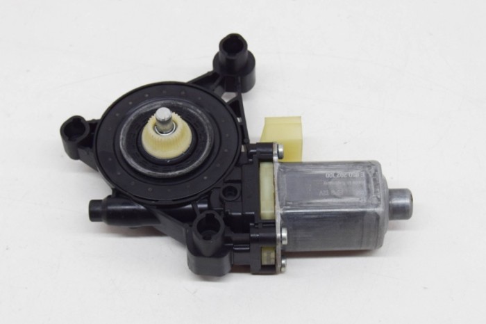Motor macara geam ușă dreapta față AUDI Q2 GA 2019 OEM: 0130822716,5Q0959902B 12115737