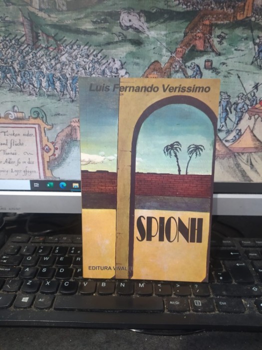 Luis Fernando verissimo, Spionii, editura Vivaldi, București 2012, 136