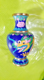 F252-Vaza Cloisonne model China cu Dragon alama emailata stare buna.