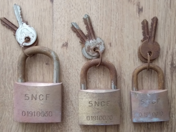 Lacat vechi Franta SNCF lot 3 lacate cu chei vintage