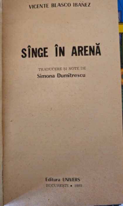 Singe in arena