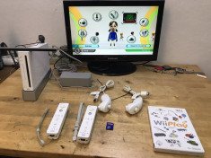 CONSOLA NINTENDO WII + 4 MANETE WII + JOCURI WII PLAY + KINECT + CARD + INCARCAT foto