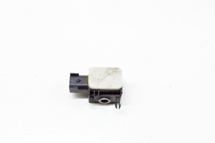 Senzor de impact dreapta spate HYUNDAI SANTA F&Eacute; II CM 2006 OEM: SA3200800-00,95920-2B000 13809258