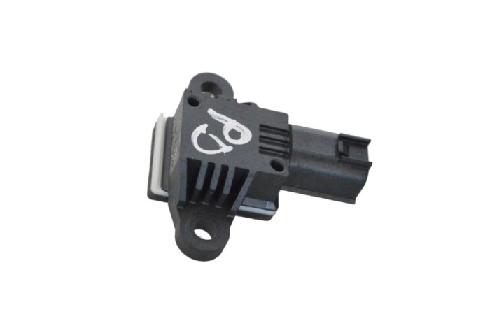 Senzor de impact dreapta față FORD PUMA J2K, CF7 2021 OEM: GN15-14C676-AA 25149866
