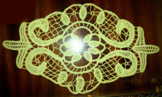 Mileu macrame lucrat manual, stare buna, dimensiuni 30x18cm. foto