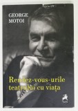 RENDEZ - VOUS - URILE TEATRULUI CU VIATA de GEORGE MOTOI , INSEMNARILE UNUI ACTOR , 2021 , COPERTA CU DEFECT