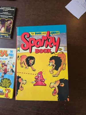 Sparky Book - carte benzi desenate in engleza foto
