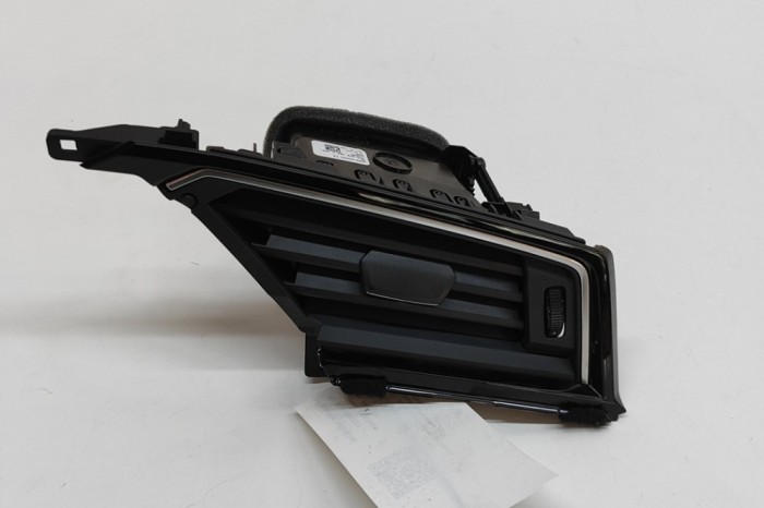 Gura de ventilație planșa de bord AUDI Q8 E-TRON Sportback 2024 OEM: 4KR820902,4KR820902C 31155321