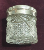 Produs vechi de colectie BOMBONIERA din sticla, cu, capac din metal ( inseriat)