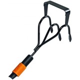 FISKARS QuikFit Cultivator cu trei dinti si razeta