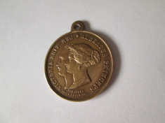 Medalia receptiei si a sejurului reginei Victoria a Angliei la Paris in 1855 foto