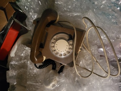 Telefon cu disc maro vintage foto