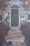 CASA DIN STRADA HAWTHORN. DOUA SECOLE, DOI COPII, O SINGURA CASA.-MEGAN WYNNE