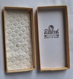 cutie veche pentru decoratie - medalie