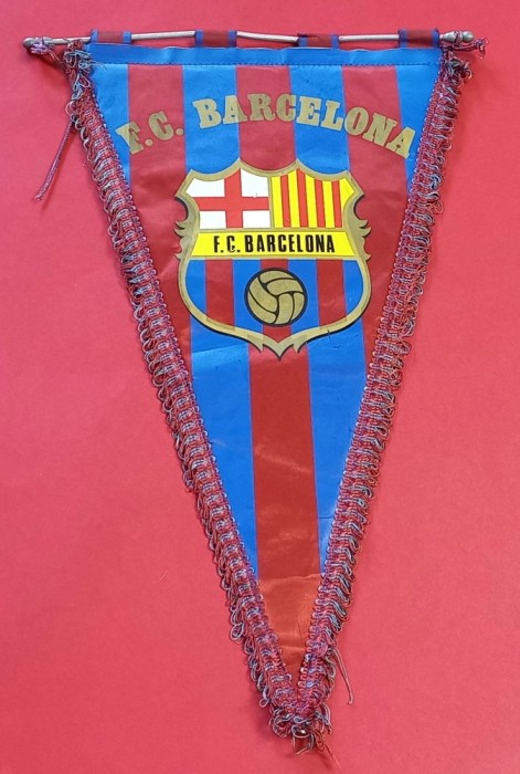 Fanion fotbal - FC BARCELONA (dimensiuni mari 45x25 cm) - nu are snurul de agatat