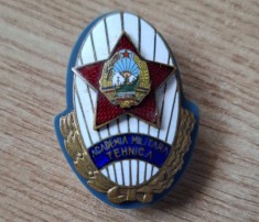 Insigna comunista absolvent Academia Militara Tehnica , varianta cu serie pe revers ( 3130 ) cu piulita originala , model RPR . Foarte rara !