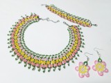 Set traditional lat cu flori multicolore, margele nisip, baza gatului