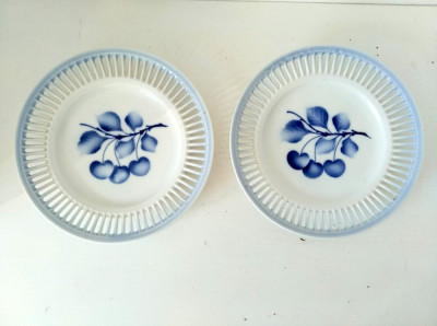 Set 2 farfurii portelan Union K Czecho Slovakia, vintage albastru cirese, 17.5cm foto