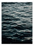 Tablou Canvas, "Valuri &icirc;ntunecate &icirc;ntr-o zi calmă", Valuri, Ocean, Apă, Reflexii, &Icirc;ntuneric, Suprafață, Spumă, 26 x 39 cm, CMCLASS