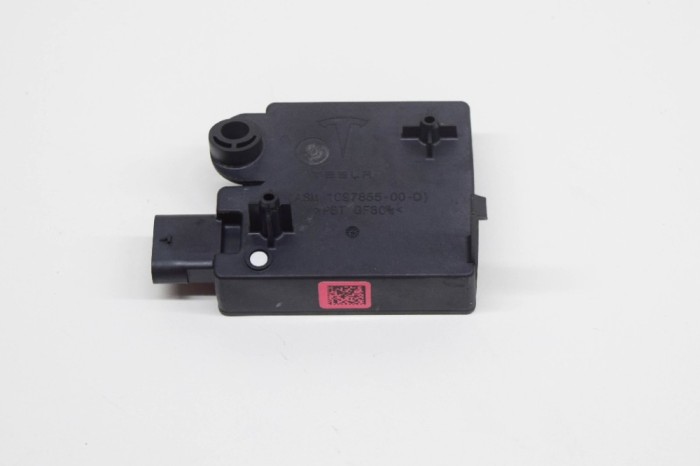 Modul de confort TESLA MODEL 3 2018 OEM: P1097855-00-D,1097855-00-D | 11424148