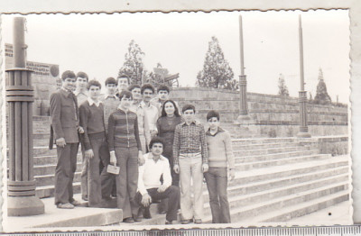 bnk foto Excursionisti la Mausoleul Eroilor Marasesti 1978 foto