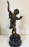 Superbă sculptura realizată din bronz masiv pe soclu din marmura neagra,