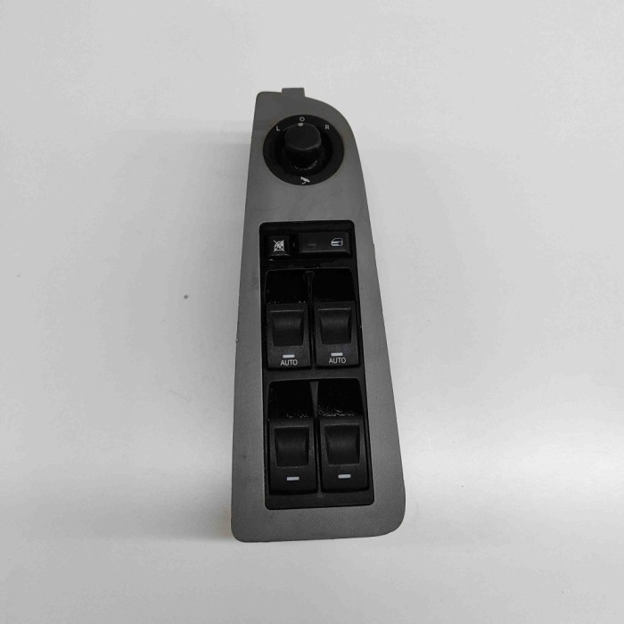 Buton geam ușă dreapta față CHRYSLER 300 C LX 2006 OEM: 04602736AA,P04602736AA 28484398