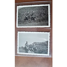 Set de 2 fotografii, militari la odihna, anii 50