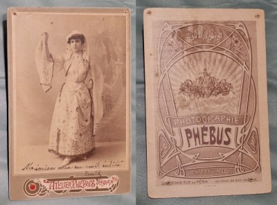 CVD - Poza veche anii 1900 - fotografie pe carton, doamna ( romanca) in costum popular - fotografie realizata de atelierele Phebus din Constantinopol foto