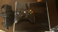Vand Urgent Xbox 360 Slim 500 gb+2 controllere+3 jocuri foto