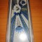 Tablou vertical cusut brodat broderie inramata lucrat manual floral nuante albastru datat 1965 rama cu protectie