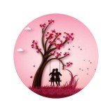 Cumpara ieftin Insigna rotunda cuplu pe leagan sub copac cu inimioare, 58 mm, model romantic pastel cu prindere ac