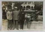DR. PETRU GROZA CU DOI OFICIALI ASIATICI , FOTOGRAFIE IN EXTERIOR , ANII ' 40 -' 50