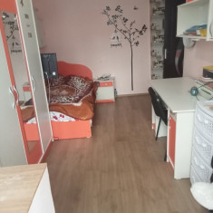 Vând apartament 3 camere decomandat,Bacău,zona Mioriței langa pod spre Margineni