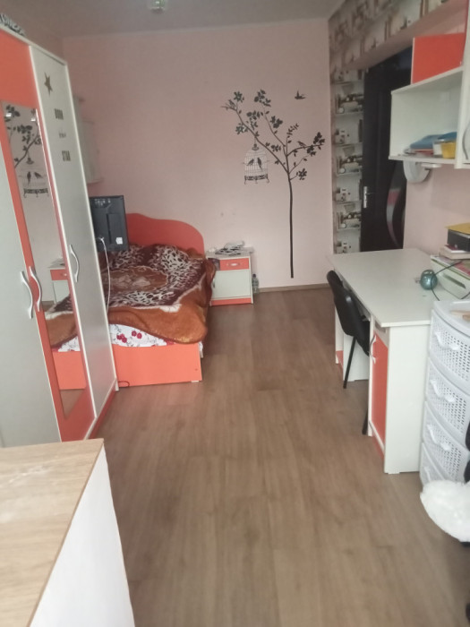 V&acirc;nd apartament 3 camere decomandat,Bacău,zona Mioriței langa pod spre Margineni