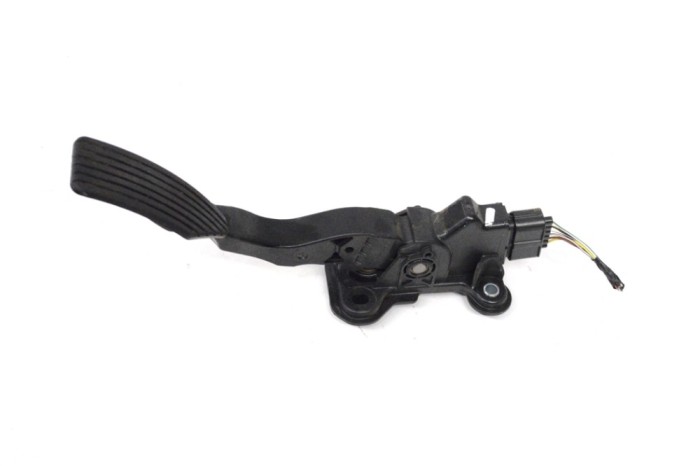 Pedala de accelerație MITSUBISHI OUTLANDER II CW_W 2011 OEM: 10209B3B,1600A101 15524875