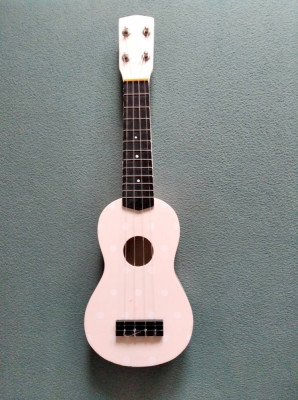 * Chitara tip ukulele jucarie pentru copii, lemn, 4 corzi naylon, roz deschis foto