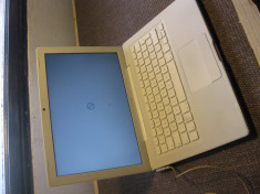 laptop macbook A1181 , alb , 13.3 inch , core2duo 2ghz ,2 gb ram ,120 gb hdd foto