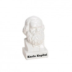 Pusculita Karls Kapital, 10x17x9cm