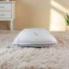 Perna aloe vera matlasata AloeDream Coneltex, dimensiuni 70x70 cm, patrata, culoare alba, umplutura fibra siliconizata, antialergica