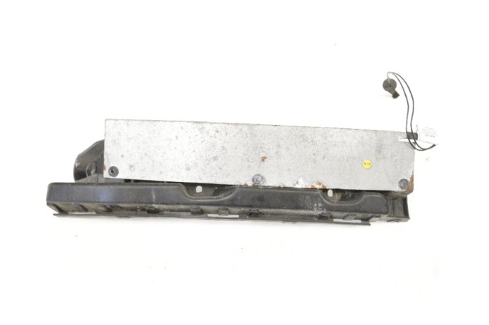 Suport bara de protecție dreapta spate AUDI TT Roadster 8J9 2008 OEM: 8J0807484A,94003301A 11727322