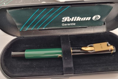 Stilou Pelikan M 150 foto