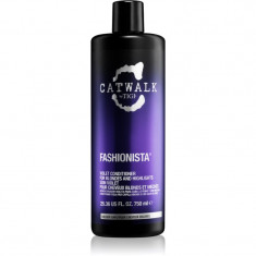 TIGI Catwalk Fashionista balsam de par violet pentru parul blond cu suvite 750 ml