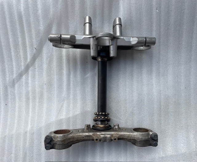Suzuki GSF600 (WVA8) 2000-2004 Jug inferior superior