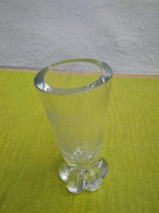 Vaza din sticla groasa, provenienta suedeza
