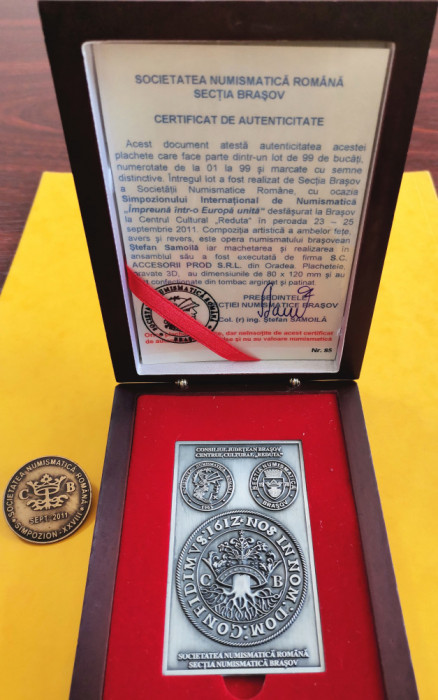 SV * PLACHETA - CUTIE - CERTIFICAT - INSIGNA * Simpozion International Numismatica * SNR Brasov