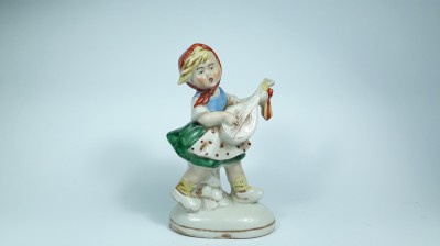 k Fetita cu mandolina bibelou vechi de portelan german foto