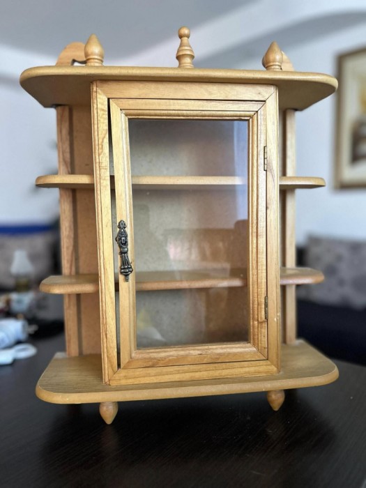 Dulapior vintage interesant